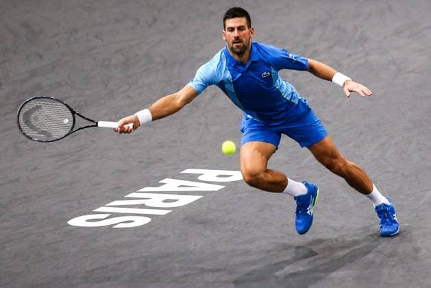 Rolex Paris Masters - Day Five Novak Djokovic returns the ball to Holger Rune during their men s singles quarter-final match on day five of the Paris ATP, Tennis Herren Masters 1000 tennis tournament at Accor Arena, Paris. Paris France  Copyright: xIbrahimxEzzatx originalFilename:ezzat-notitle231103_npbNw.jpg