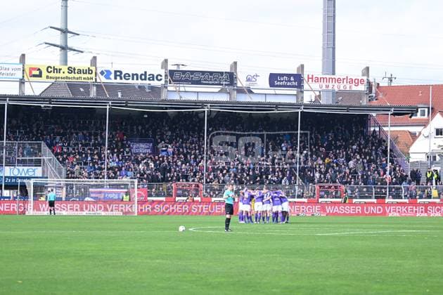 04.11.2023, Fussball, 2. Bundesliga, 12. Spieltag Saison 2023 2024, VfL Osnabrück - Holstein Kiel, Gästeblock mit den Fans von Holstein Kiel. xRHR-FOTO TKx