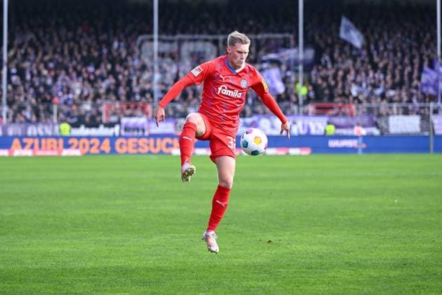 04.11.2023, Fussball, 2. Bundesliga, 12. Spieltag Saison 2023 2024, VfL Osnabrück - Holstein Kiel, Jonas Sterner (Holstein Kiel) xRHR-FOTO TKx
