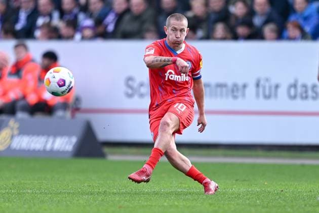 04.11.2023, Fussball, 2. Bundesliga, 12. Spieltag Saison 2023 2024, VfL Osnabrück - Holstein Kiel, Lewis Holtby (Holstein Kiel) xRHR-FOTO TKx