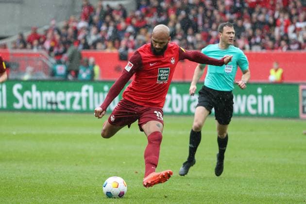 04.11.2023, xusrbx, Fussball 2.Bundesliga, 1.FC Kaiserslautern - Spvgg Greuther Fuerth emspor, v.l. Terrence Boyd (1. FC Kaiserslautern, 13), (DFL DFB REGULATIONS PROHIBIT ANY USE OF PHOTOGRAPHS as IMAGE SEQUENCES and or QUASI-VIDEO) Kaiserslautern