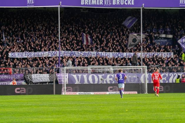 Banner VfL- Fans GER, VfL Osnabrueck vs. Holstein Kiel, Fußball, 2. Bundesliga, 12. Spieltag, Spielzeit 2023 2024, 04.11.2023 DFL REGULATIONS PROHIBIT ANY USE OF PHOTOGRAPHS AS IMAGE SEQUENCES AND OR QUASI-VIDEO VfL Osnabrueck vs. Holstein Kiel, Fußball, 2. Bundesliga, 12. Spieltag, Spielzeit 2023 2024, 04.11.2023 Osnabrueck