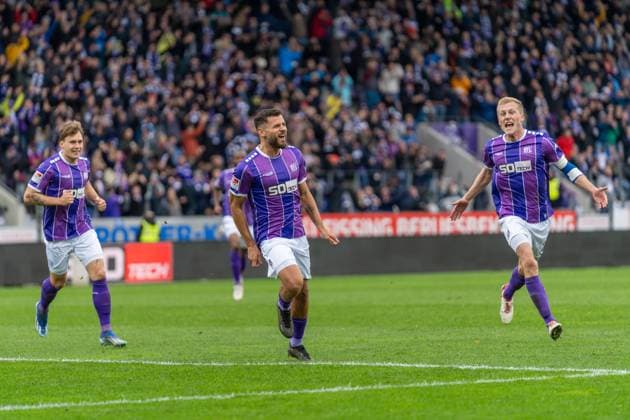 Dave Gnaase (VfL Osnabrueck, 26) jubelt nach seinem Treffer zum 1:0 GER, VfL Osnabrueck vs. Holstein Kiel, Fußball, 2. Bundesliga, 12. Spieltag, Spielzeit 2023 2024, 04.11.2023 DFL REGULATIONS PROHIBIT ANY USE OF PHOTOGRAPHS AS IMAGE SEQUENCES AND OR QUASI-VIDEO VfL Osnabrueck vs. Holstein Kiel, Fußball, 2. Bundesliga, 12. Spieltag, Spielzeit 2023 2024, 04.11.2023 Osnabrueck
