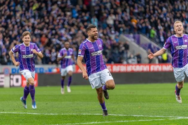 Dave Gnaase (VfL Osnabrueck, 26) jubelt nach seinem Treffer zum 1:0 GER, VfL Osnabrueck vs. Holstein Kiel, Fußball, 2. Bundesliga, 12. Spieltag, Spielzeit 2023 2024, 04.11.2023 DFL REGULATIONS PROHIBIT ANY USE OF PHOTOGRAPHS AS IMAGE SEQUENCES AND OR QUASI-VIDEO VfL Osnabrueck vs. Holstein Kiel, Fußball, 2. Bundesliga, 12. Spieltag, Spielzeit 2023 2024, 04.11.2023 Osnabrueck