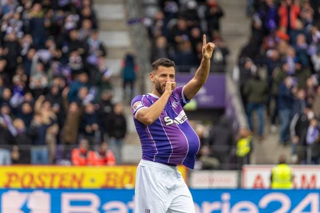 Dave Gnaase (VfL Osnabrueck, 26) jubelt nach seinem Treffer zum 1:0 GER, VfL Osnabrueck vs. Holstein Kiel, Fußball, 2. Bundesliga, 12. Spieltag, Spielzeit 2023 2024, 04.11.2023 DFL REGULATIONS PROHIBIT ANY USE OF PHOTOGRAPHS AS IMAGE SEQUENCES AND OR QUASI-VIDEO VfL Osnabrueck vs. Holstein Kiel, Fußball, 2. Bundesliga, 12. Spieltag, Spielzeit 2023 2024, 04.11.2023 Osnabrueck