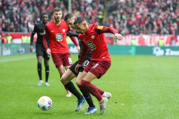 04.11.2023, xusrbx, Fussball 2.Bundesliga, 1.FC Kaiserslautern - Spvgg Greuther Fuerth emspor, v.l. Branimir Hrgota (SpVgg Greuther Fuerth, 10), Kenny Prince Redondo (1. FC Kaiserslautern, 11), (DFL DFB REGULATIONS PROHIBIT ANY USE OF PHOTOGRAPHS as IMAGE SEQUENCES and or QUASI-VIDEO) Kaiserslautern