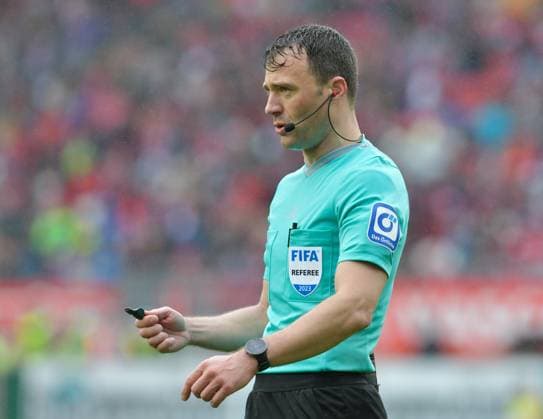 Fussball - 2. Bundesliga - Saison 2023 24 Kaiserslautern - Fritz-Walter-Stadion 28.10.2023 1. FC Kaiserslautern (fck) - SpVgg Greuther Fürth (fue) 0:2 Schiedsrichter Felix ZWAYER Fussball - 2. Bundesliga - 1. FC Kaiserslautern