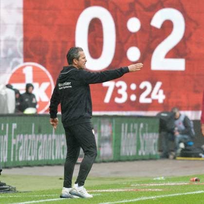 Fussball - 2. Bundesliga - Saison 2023 24 Kaiserslautern - Fritz-Walter-Stadion 28.10.2023 1. FC Kaiserslautern (fck) - SpVgg Greuther Fürth (fue) 0:2 Trainer Dirk SCHUSTER (1. FC Kaiserslautern) Fussball - 2. Bundesliga - 1. FC Kaiserslautern