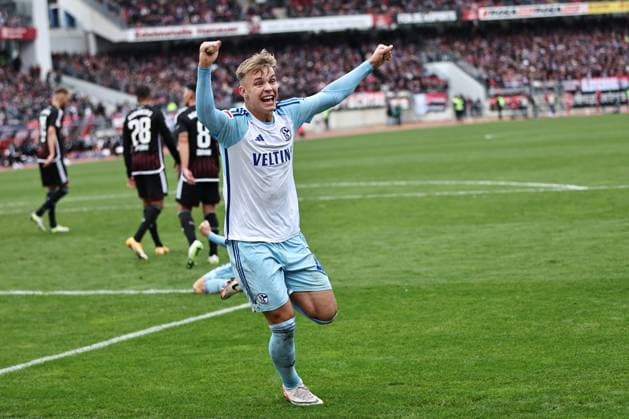 Keke Maximilian Topp, Schalke, nach dem 1:2 im Hinspiel der Saison 2023 2024 zwischen dem 1. FC Nürnberg und Schalke 04 (1:2) in Nürnberg; 04 11 2023 -