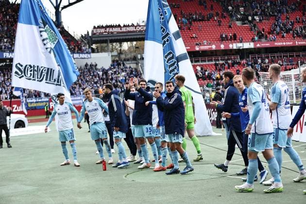 Schalke nach dem Hinspiel der Saison 2023 2024 zwischen dem 1. FC Nürnberg und Schalke 04 (1:2) in Nürnberg; 04 11 2023 -