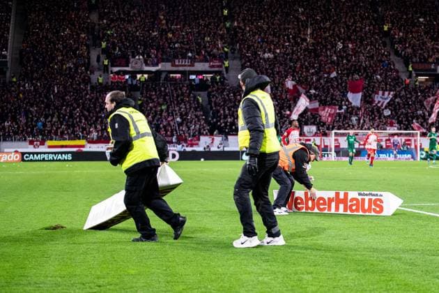 Sport Themen der Woche KW44 Sturm im Stadion GER, SC Freiburg vs Borussia Moenchengladbach, 1.Bundesliga Fussball, 10. Spieltag, Saison 2023 2024, 04.11.2023 DFB DFL REGULATIONS PROHIBIT ANY USE OF PHOTOGRAPHS AS IMAGE SEQUENCES AND OR QUASI-VIDEO SC Freiburg vs Borussia Moenchengladbach, Fussball, 1.Bundesliga, 10.Spieltag, 04.11.2023 Freiburg *** Sturm im Stadion GER, SC Freiburg vs Borussia Moenchengladbach, 1 Bundesliga Football, Matchday 10, Season 2023 2024, 04 11 2023 DFB DFL REGULATIONS PROHIBIT ANY USE OF PHOTOGRAPHS AS IMAGE SEQUENCES AND OR QUASI VIDEO SC Freiburg vs Borussia Moenchengladbach, Football, 1 Bundesliga, Matchday 10, 04 11 2023 Freiburg Copyright: xEibner-Pressefoto RogerxBuerkex EP_RBE