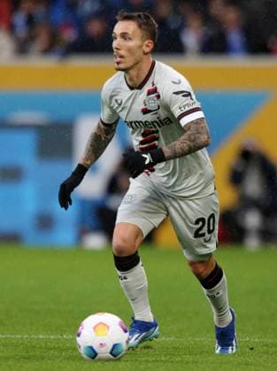Alejandro Grimaldo (20, Leverkusen) 04.11.2023, Fußball, 1. Bundesliga, TSG 1899 Hoffenheim - Bayer 04 Leverkusen, 10. Spieltag, Saison 2023 24, PreZero Arena, Sinsheim, Deutschland, zmdz, ** DFB & DFL regulations prohibit any use of photographs as image sequences and or quasi-video. ** TSG 1899 Hoffenheim - Bayer 04 Leverkusen
