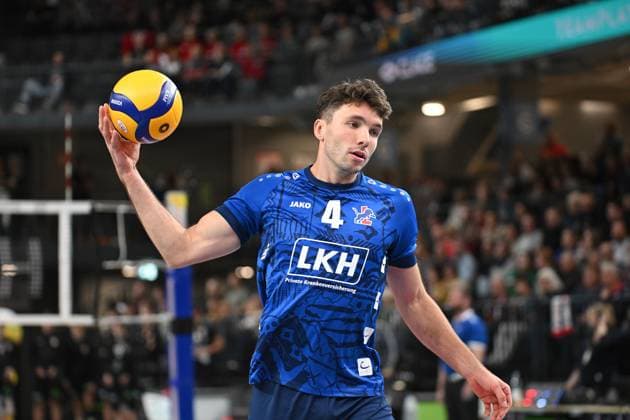 Volleyball I Herren I 2023-2024 I Bundesliga I DVV Pokal Achtelfinale I SVG Lüneburg - Baden Volleys SSC Karlsruhe I 4.11.2023 Maxwell David Elgert (4, SVG Lüneburg), Freisteller, Portrait Lüneburg LKH Arena Niedersachsen Deutschland Copyright: xLobeca AndreasxHannigx