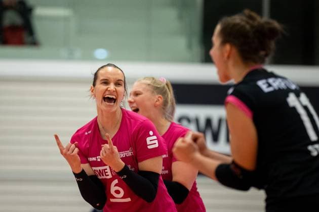 DVV-Pokal (Achtelfinale): Schwarz-Weiss Erfurt vs. VC Wiesbadent; Erfurt; 04.11.2023 Jubel, Sina Fuchs ( 6; Schwarz-Weiss Erfurt) DVV-Pokal (Achtelfinale): Schwarz-Weiss Erfurt vs. VC Wiesbadent; Riethsporthalle Erfurt; 04.11.2023 Copyright: xBEAUTIFULxSPORTS Duehringx