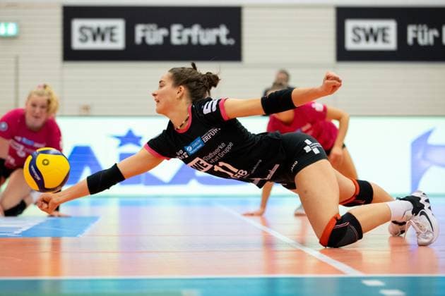 DVV-Pokal (Achtelfinale): Schwarz-Weiss Erfurt vs. VC Wiesbadent; Erfurt; 04.11.2023 Mia Anna Stauß ( 11; Schwarz-Weiss Erfurt) DVV-Pokal (Achtelfinale): Schwarz-Weiss Erfurt vs. VC Wiesbadent; Riethsporthalle Erfurt; 04.11.2023 Copyright: xBEAUTIFULxSPORTS Duehringx