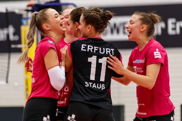 Jubel, celebration bei Schwarz-Weiss Erfurt, 04.11.2023, Erfurt (Deutschland), Volleyball, DVV-Pokal Achtelfinale, Schwarz-Weiss Erfurt - 1. VC Wiesbaden