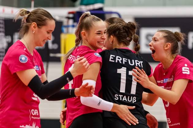 Jubel, celebration bei Schwarz-Weiss Erfurt, 04.11.2023, Erfurt (Deutschland), Volleyball, DVV-Pokal Achtelfinale, Schwarz-Weiss Erfurt - 1. VC Wiesbaden