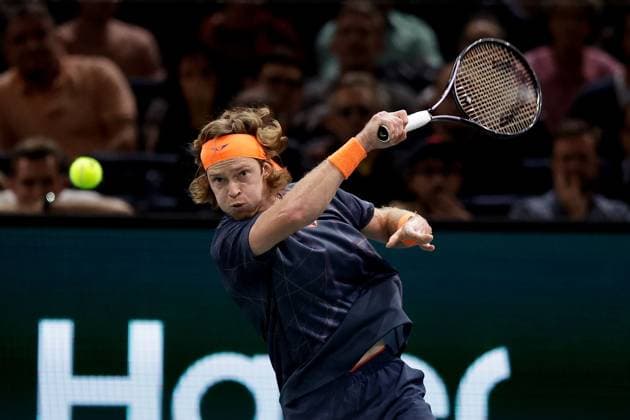 Paris, 04.11.2023 Tennis Rolex Paris Masters 2023, Novak Djokovic - Andrei Andrejewitsch Rubljow v.l., Andrei Andrejewitsch Rubljow spielt eine Vorhand. Copyright: AntonioxBorga