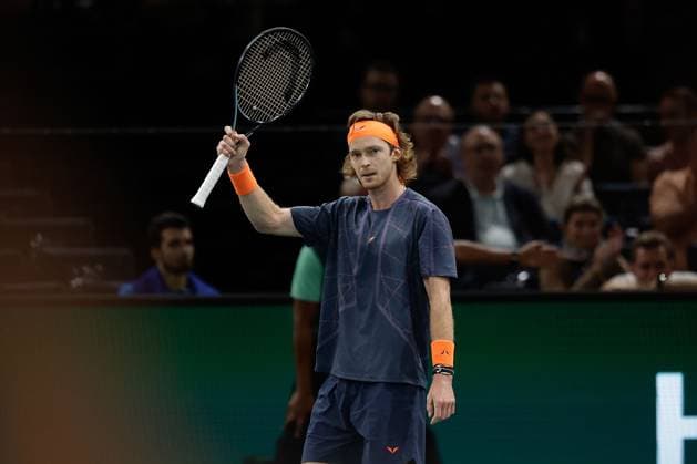 Paris, 04.11.2023 Tennis Rolex Paris Masters 2023, Novak Djokovic - Andrei Andrejewitsch Rubljow v.l., Andrei Andrejewitsch Rubljow jubeln jubelt Copyright: AntonioxBorga