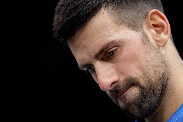 Paris, 04.11.2023 Tennis Rolex Paris Masters 2023, Novak Djokovic - Andrei Andrejewitsch Rubljow v.l., Novak Djokovic enttaeuscht, enttaeuscht schauend, dissapointed, traurig, frustiert, frust, gefrustet Copyright: AntonioxBorga