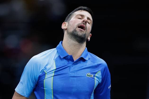 Paris, 04.11.2023 Tennis Rolex Paris Masters 2023, Novak Djokovic - Andrei Andrejewitsch Rubljow v.l., Novak Djokovic enttaeuscht, enttaeuscht schauend, dissapointed, traurig, frustiert, frust, gefrustet Copyright: AntonioxBorga