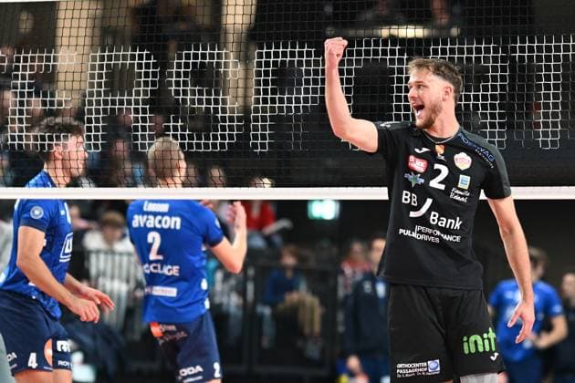 Volleyball I Herren I 2023-2024 I Bundesliga I DVV Pokal Achtelfinale I SVG Lüneburg - Baden Volleys SSC Karlsruhe I 4.11.2023 Bastian Korreck (2, BADEN VOLLEYS SSC Karlsruhe) jubelt mit der Beckerfaust Lüneburg LKH Arena Niedersachsen Deutschland Copyright: xLobeca AndreasxHannigx