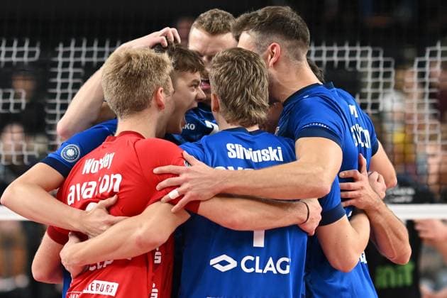 Volleyball I Herren I 2023-2024 I Bundesliga I DVV Pokal Achtelfinale I SVG Lüneburg - Baden Volleys SSC Karlsruhe I 4.11.2023 Theo Mohwinkel (8, SVG Lüneburg) schreit seine Freude raus, Jubel Lüneburg LKH Arena Niedersachsen Deutschland Copyright: xLobeca AndreasxHannigx