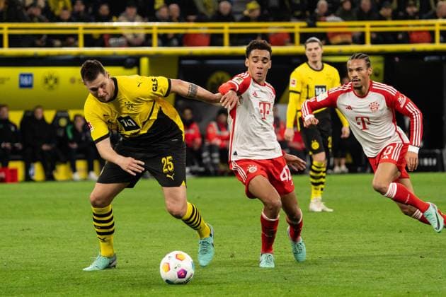 GER, 1.FBL, Borussia Dortmund vs FC Bayern München Muenchen 04.11.2023, Signal Iduna Park, Dortmund, GER, 1.FBL, Borussia Dortmund vs FC Bayern München Muenchen Im Bild: Zweikampf zwischen Niklas Süle (BV Borussia Dortmund, 25) und Jamal Musiala (FC Bayern München Muenchen, 42) *** GER, 1 FBL, Borussia Dortmund vs FC Bayern München Muenchen 04 11 2023, Signal Iduna Park, Dortmund, GER, 1 FBL, Borussia Dortmund vs FC Bayern München Muenchen In the picture duel between Niklas Süle BV Borussia Dortmund, 25 and Jamal Musiala FC Bayern München Muenchen, 42 nordphotoxGmbHxx xChristianxSchulze nph000300