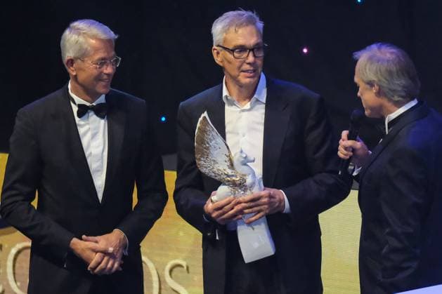 Bilder des Jahres 2023, Sport 11 November Sport Themen der Woche KW44 Sport Bilder des Tages Gordon Herbert nimmt Preis für Sportler mit Herz entgegen, 41. Deutscher Sportpresseball, Verleihung der Ehrung im Jahre 2023, Frankfurt am Main, 04.11.2023, Deutscher Sportpresseball, Verleihung der Ehrung im Jahre 2023, Frankfurt am Main, 04.11.2023, Frankfurt *** Gordon Herbert accepts award for athletes with heart, 41 German Sports Press Ball, award ceremony in 2023, Frankfurt am Main, 04 11 2023, German Sports Press Ball, award ceremony in 2023, Frankfurt am Main, 04 11 2023, Frankfurt Copyright: xEibner-Pressefoto FlorianxWieganx EP_FWD