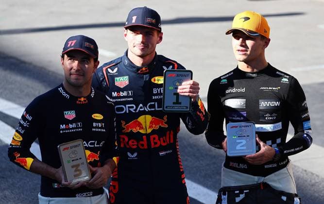 Formula 1 Rolex Sao Paulo Grand Prix 2023 04.11.2023, Autodromo Jose Carlos Pace, Interlagos, Formula 1 Rolex Sao Paulo Grand Prix 2023 , im Bild Sieger des Sprintrennens Max Verstappen (NLD), Oracle Red Bull Racing, 2.Platz für Lando Norris (GBR), McLaren F1 Team, 3.Platz für Sergio Perez (MEX), Oracle Red Bull Racing