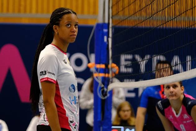 Volleyball, Frauen, Volleyball Academy Zürich - Geneve Volley Geneve Volley Swiss Middle Blocker Sally Biermann (14) - SWISS FEMALE VOLLEY - LNA - Volleyball Academy Zurch vs Geneve Volley Kloten Ruebisbach Arena Zürich Schweiz Copyright: xSergioxBrunettix