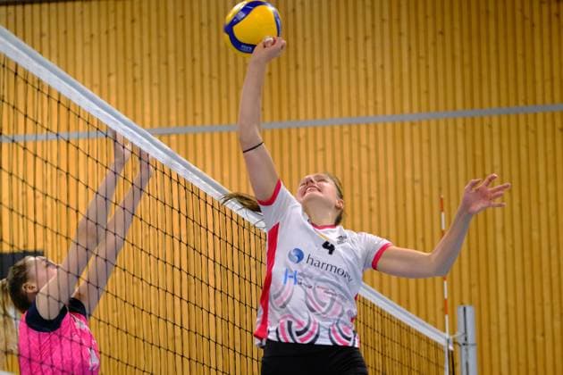 Volleyball, Frauen, Volleyball Academy Zürich - Geneve Volley Geneve Volley Dutch Setter Hyke Lyklema (4) scores a point - SWISS FEMALE VOLLEY - LNA - Volleyball Academy Zurch vs Geneve Volley Kloten Ruebisbach Arena Zürich Schweiz Copyright: xSergioxBrunettix