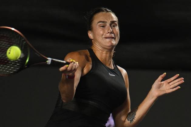 2023 WTA, Tennis Damen Finals - Day 6 CANCUN, MEXICO - NOVEMBER 4: Aryna Sabalenka in action against Iga Swiatek of Poland, in the second Semi-Final match on Day 7 during the of the GNP Seguros WTA Finals Cancun 2023 part of the Hologic WTA Tour, on Day 7 , on November 4, 2023, in Cancun, Quintana Roo, Mexico. Cancun Mexico  Copyright: xArturxWidakx originalFilename:widak-2023wtaf231104_npgRT.jpg