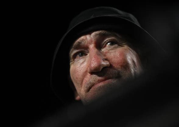 2023 WTA, Tennis Damen Finals - Day 6 CANCUN, MEXICO - NOVEMBER 4: Brad Gilbert, an American former professional tennis player and Coco Gauff s coach, watches her playing against Jessica Pegula, in the first Semi-Final match on Day 7 during the of the GNP Seguros WTA Finals Cancun 2023 part of the Hologic WTA Tour, on Day 7 , on November 4, 2023, in Cancun, Quintana Roo, Mexico. Cancun Mexico Copyright: xArturxWidakx originalFilename:widak-2023wtaf231104_npLHq.jpg