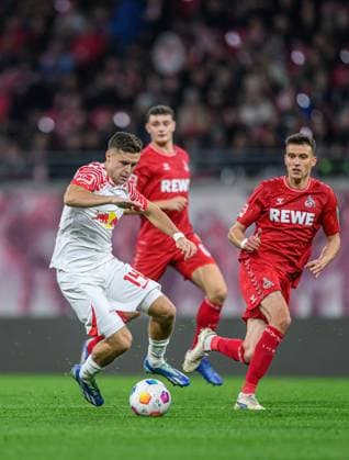 Leipzigs Christoph Baumgartner mit Koelns Dejan Ljubicic. Fussball 1. Bundesliga, 9. Spieltag: RB Leipzig - 1. FC Koeln 6-0. 29. Oktober 2023: Leipzig, Red Bull Arena. RB Leipzig - 1. FC Koeln 6-0 *** Leipzigs Christoph Baumgartner with Colognes Dejan Ljubicic Football 1 Bundesliga, Matchday 9 RB Leipzig 1 FC Cologne 6 0 29 October 2023 Leipzig, Red Bull Arena RB Leipzig 1 FC Cologne 6 0