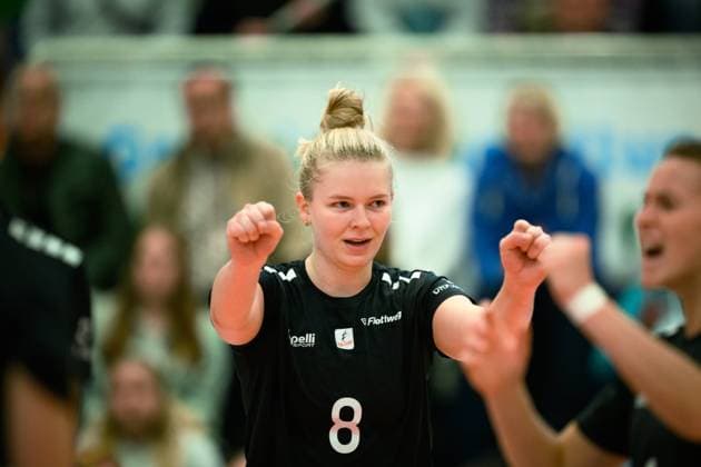 04.11.2023, Sporthalle Berg Fidel, Münster Muenster Volleyball, Bundesliga Frauen, DVV-Pokal Achtelfinale, USC Münster Muenster vs. Rote Raben Vilsbiburg Jubel Pauline Martin ( 8 Vilsbiburg)