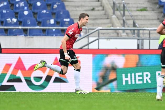 2. Bundesliga - Hannover 06 - Eintracht Braunschweig am 05.11.2023 in der HDI Arena in Hannover Jubel, Torjubel, Torschuetze, Torschütze Fabian Kunze (Hannover 96) jubelt nach seinem Tor zum 1:0.