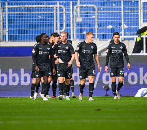 Jubel des SC Paderborn nach dem Tor zum 0:1 von Adriano Grimaldi (SC Paderborn, 39), GER, Karlsruher SC vs. SC Paderborn, Fussball, Herren, 2. Bundesliga, 12. Spieltag, Spielzeit 2023 2024, 05.11.2023, (DFL REGULATIONS PROHIBIT ANY USE OF PHOTOGRAPHS AS IMAGE SEQUENCES AND OR QUASI-VIDEO) GER, Karlsruher SC vs. SC Paderborn, Sport, Fussball, Herren, 2. Bundesliga, 12. Spieltag, Spielzeit 2023 2024, 05.11.2023, Karlsruhe