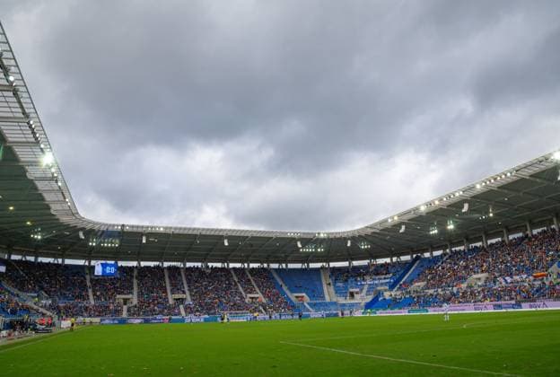Szene waehrend des Spiels, Duestere Wolkenstimmung ueber dem Wildparkstadion, GER, Karlsruher SC vs. SC Paderborn, Fussball, Herren, 2. Bundesliga, 12. Spieltag, Spielzeit 2023 2024, 05.11.2023, (DFL REGULATIONS PROHIBIT ANY USE OF PHOTOGRAPHS AS IMAGE SEQUENCES AND OR QUASI-VIDEO) GER, Karlsruher SC vs. SC Paderborn, Sport, Fussball, Herren, 2. Bundesliga, 12. Spieltag, Spielzeit 2023 2024, 05.11.2023, Karlsruhe