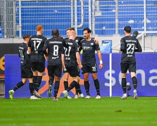 Jubel des SC Paderborn nach dem Tor zum 0:1 von Adriano Grimaldi (SC Paderborn, 39), GER, Karlsruher SC vs. SC Paderborn, Fussball, Herren, 2. Bundesliga, 12. Spieltag, Spielzeit 2023 2024, 05.11.2023, (DFL REGULATIONS PROHIBIT ANY USE OF PHOTOGRAPHS AS IMAGE SEQUENCES AND OR QUASI-VIDEO) GER, Karlsruher SC vs. SC Paderborn, Sport, Fussball, Herren, 2. Bundesliga, 12. Spieltag, Spielzeit 2023 2024, 05.11.2023, Karlsruhe