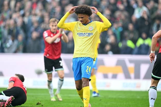 2. Bundesliga - Hannover 06 - Eintracht Braunschweig am 05.11.2023 in der HDI Arena in Hannover Sidi Sane (Braunschweig) unzufrieden, enttäuscht, enttaeuscht, niedergeschlagen.