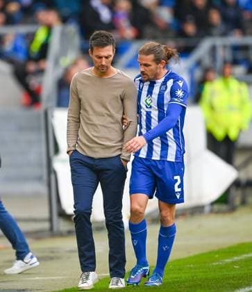 Sebastian Jung (Karlsruher SC, 2) spricht mit seinem Coach Christian Eichner (Karlsruher SC, Chef-Trainer), GER, Karlsruher SC vs. SC Paderborn, Fussball, Herren, 2. Bundesliga, 12. Spieltag, Spielzeit 2023 2024, 05.11.2023, (DFL REGULATIONS PROHIBIT ANY USE OF PHOTOGRAPHS AS IMAGE SEQUENCES AND OR QUASI-VIDEO) GER, Karlsruher SC vs. SC Paderborn, Sport, Fussball, Herren, 2. Bundesliga, 12. Spieltag, Spielzeit 2023 2024, 05.11.2023, Karlsruhe