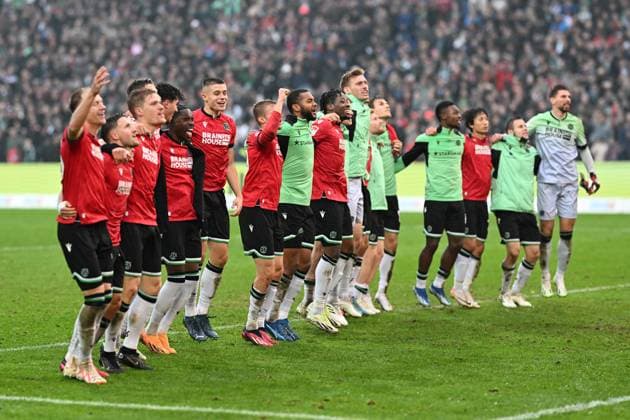 2. Bundesliga - Hannover 06 - Eintracht Braunschweig am 05.11.2023 in der HDI Arena in Hannover Spieler von Hannover 96 jubeln. Nach dem Derbysieg.