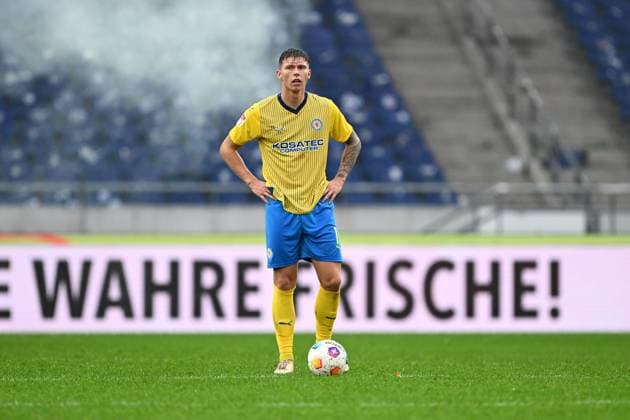 2. Bundesliga - Hannover 06 - Eintracht Braunschweig am 05.11.2023 in der HDI Arena in Hannover Luc Ihorst (Braunschweig) unzufrieden, enttäuscht, enttaeuscht, niedergeschlagen.