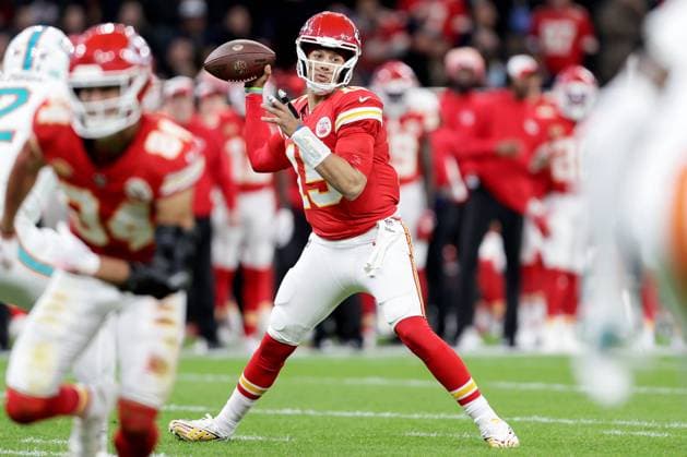 2023 NFL, American Football Herren, USA Frankfurt Games, Deutsche Bank Park, Frankfurt, Germany 5 11 2023 Kansas City Chiefs vs Miami Dolphins Kansas City Chiefs Patrick Mahomes throws his first touchdown pass Patrick Mahomes throws his first touchdown pass 5 11 2023  Copyright: x INPHO LaszloxGeczox LG_01621