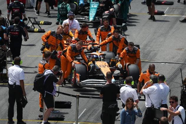 PIASTRI Oscar (aus), McLaren F1 Team MCL60, portrait during the 2023 Formula 1 Rolex Grande Premio de Sao Paulo, 20th round of the 2023 Formula One World Championship, WM, Weltmeisterschaft from November 3 to 5, 2023 on the Autodromo JosÃ Carlos Pace, in Sao Paulo, Brazil - F1 - SAO PAULO GRAND PRIX 2023 - RACE DPPI Panoramic  G0OD9108 copie