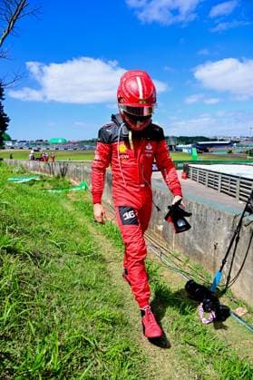 16 Charles Leclerc (MCO, Scuderia Ferrari) after his crash in the formation lap, F1 Grand Prix of Brazil at Autodromo Jose Carlos Pace on November 5, 2023 in Sao Paulo, Brazil. (Photo by HOCH ZWEI) Sao Paulo Brazil