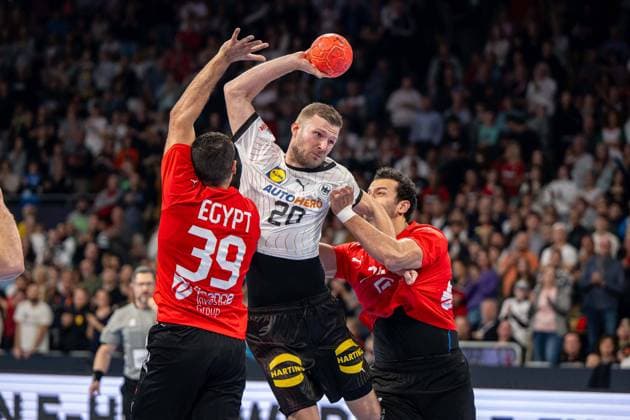 Handball München 05.11.2023 Tag des Handballs DHB Männer Länderspiel Deutschland (GER) - Ägypten (EGY) Philipp Weber (Deutschland, No.20) ELDERAA Yehia (Ägypten, No.39) EL MASRY Ibrahim (Ägypten, No.24)