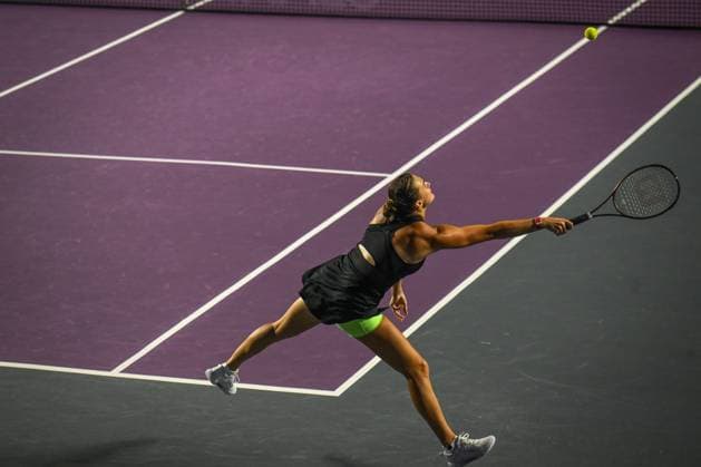 2023 WTA, Tennis Damen Finals - Final Day CANCUN, MEXICO - NOVEMBER 5: Aryna Sabalenka in action during the rescheduled Semi-Final match against Iga Swiatek (R) of Poland, on Day 8 of GNP Seguros WTA Finals Cancun 2023, part of the Hologic WTA Tour, on November 5, 2023, in Cancun, Quintana Roo, Mexico. Cancun Mexico  Copyright: xArturxWidakx originalFilename:widak-2023wtaf231105_nphq6.jpg