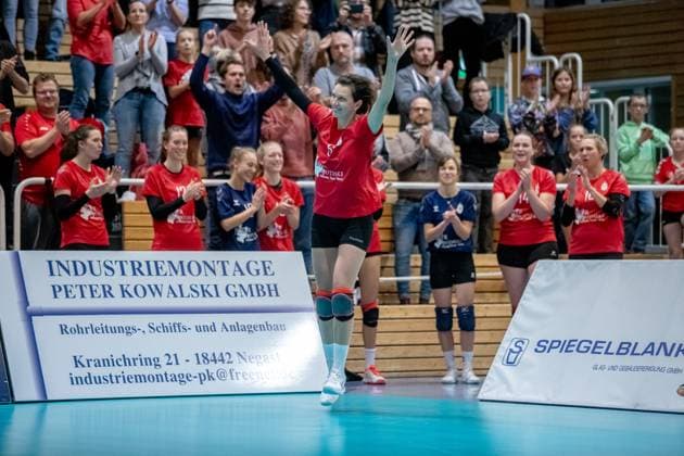 Anne Krohn (STR) wurde vom Publikum sehr herzlich begrüßt. GER, Volleyball, Damen, DVV Pokal, Achtelfinale, 1. VC Stralsund - Dresdner SC, Saison 2023 2024, Diesterweghalle, Stralsund